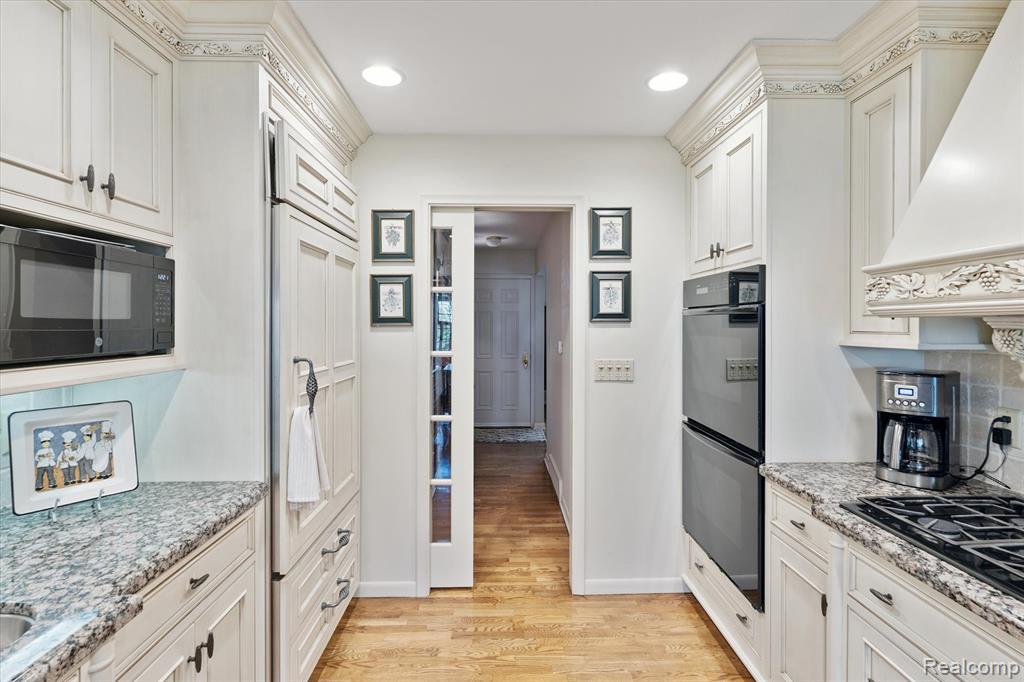 915 E River Road, Flushing, MI 48433 — Photo 18