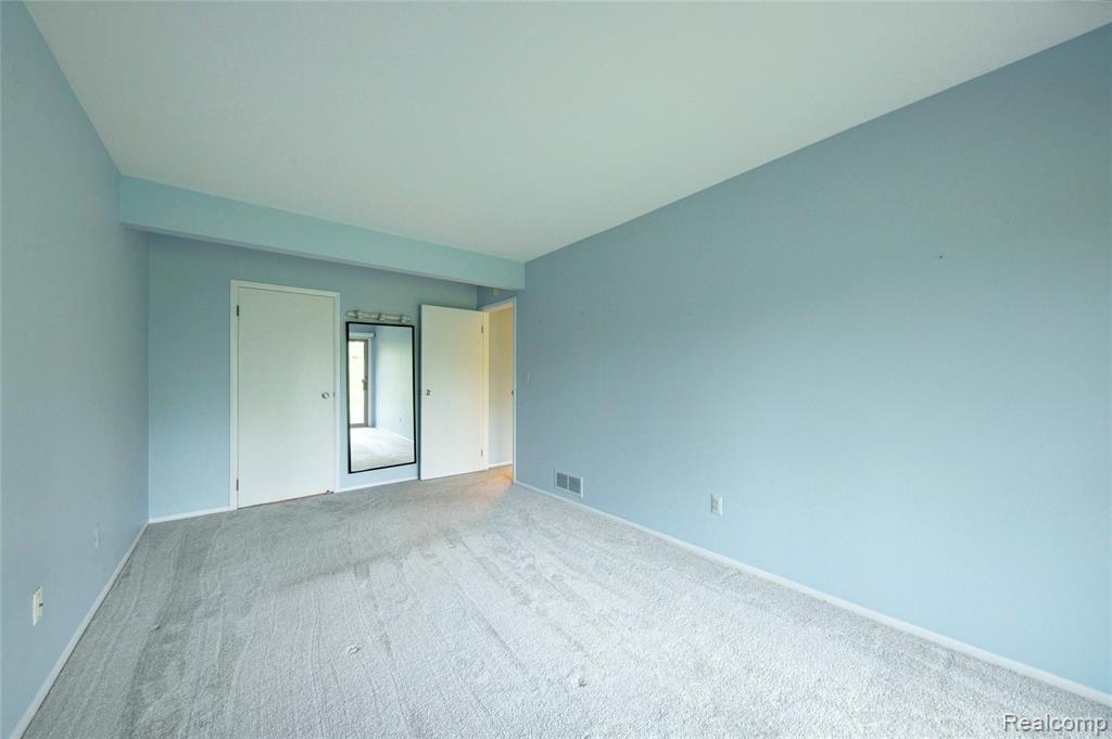 671 Watersedge Drive, Ann Arbor, MI 48105 — Photo 16