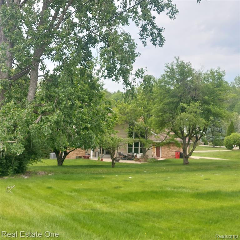 5208 Woodview Drive, Bloomfield Hills, MI 48302 — Photo 39