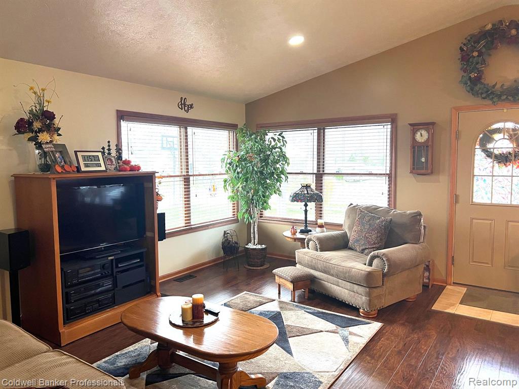 314 E Diamond Way, Morrice, MI 48857 — Photo 4