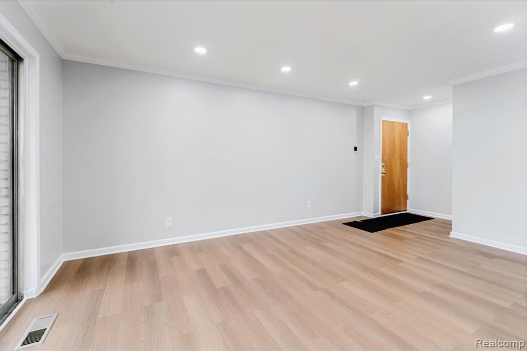 8497 Kennedy Circle, 7, Warren, MI 48093 — Photo 17