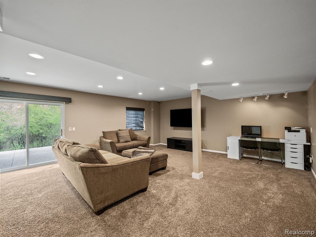 4651 Rosewood Lane, West Bloomfield, MI 48323 — Photo 32