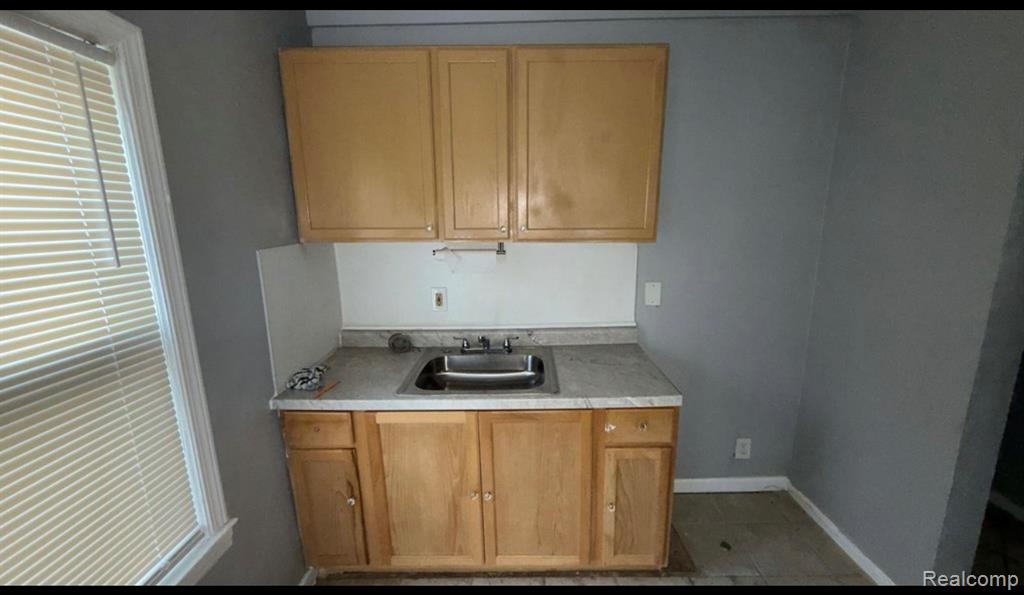 6387 Warwick Street, Detroit, MI 48228 — Photo 4