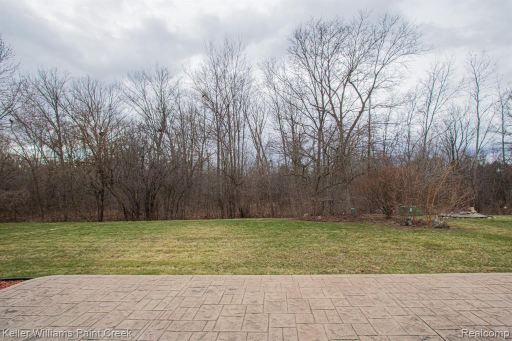 19170 Dawnshire Drive, Brownstown, MI 48193 — Photo 45