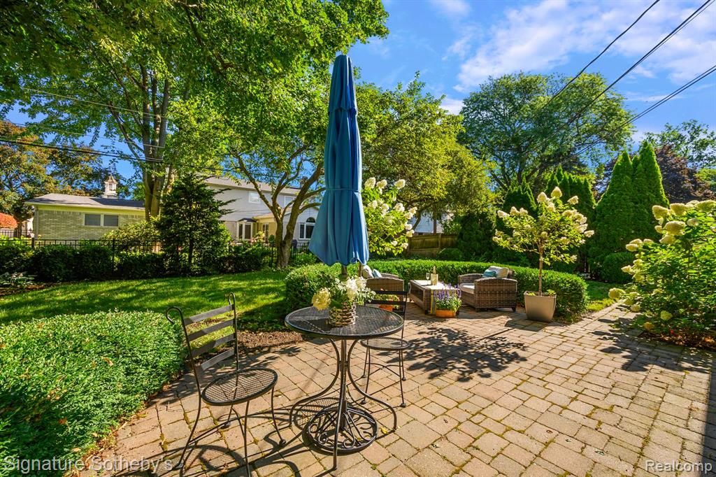 580 N Brys Drive, Grosse Pointe Woods, MI 48236 — Photo 25