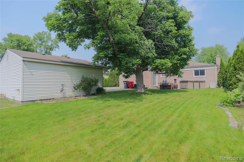 40755 Oakwood Court, Clinton Twp, MI 48038 — Photo 9