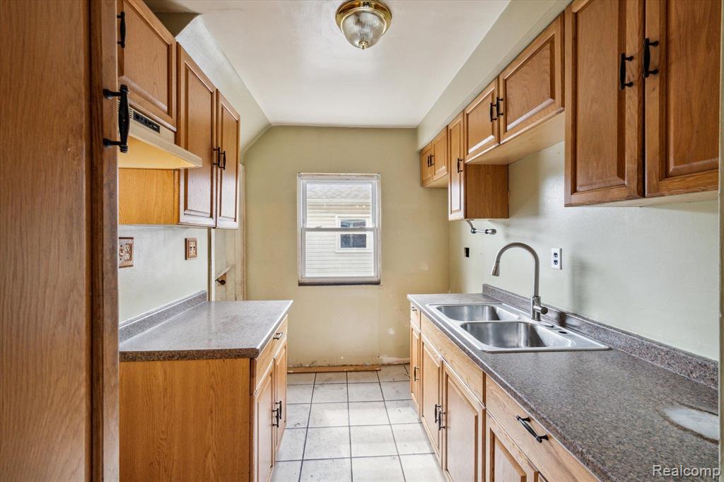 805 E GEORGE Avenue, Hazel Park, MI 48030 — Photo 15