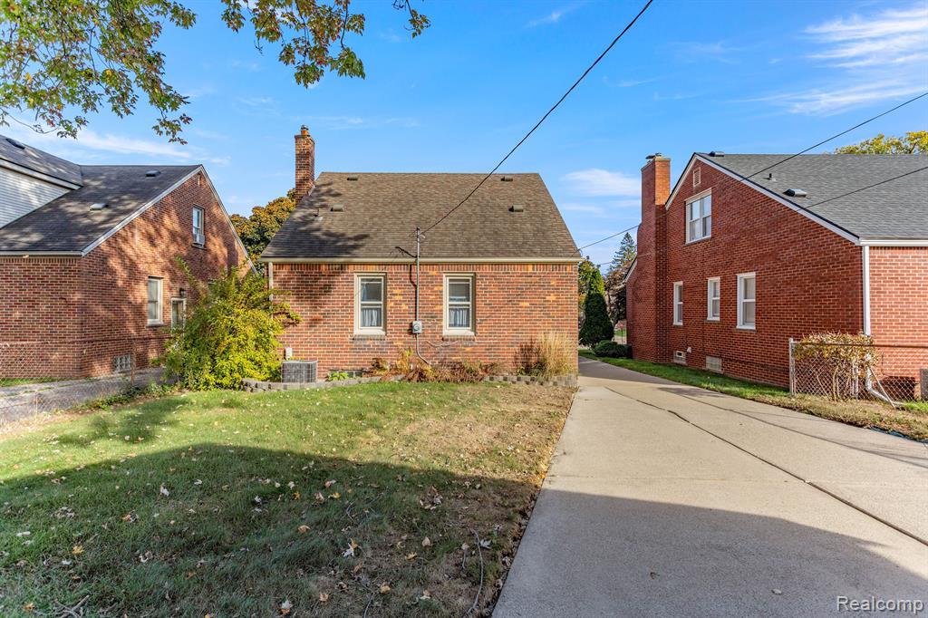843 MAYBURN Street, Dearborn, MI 48128 — Photo 35