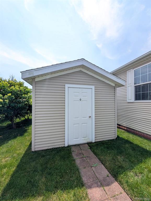 11766 Village Pines Court, South Lyon, MI 48178 — Photo 32