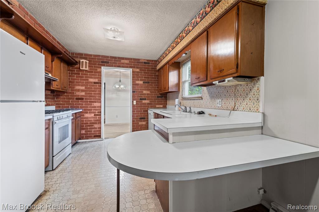8071 Comanche Trail, Temperance, MI 48182 — Photo 9