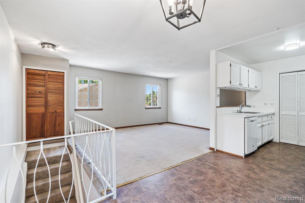 38347 CAROLON Boulevard, Westland, MI — Photo 10
