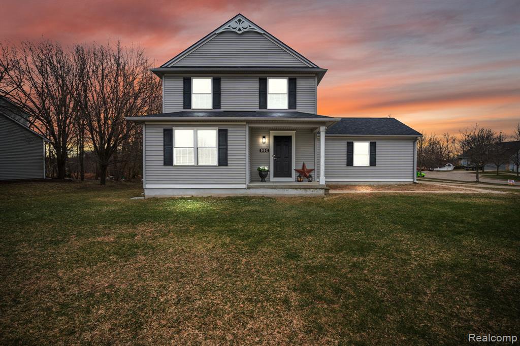 990 Waters Edge Lane, Fenton, MI 48430 — front exterior