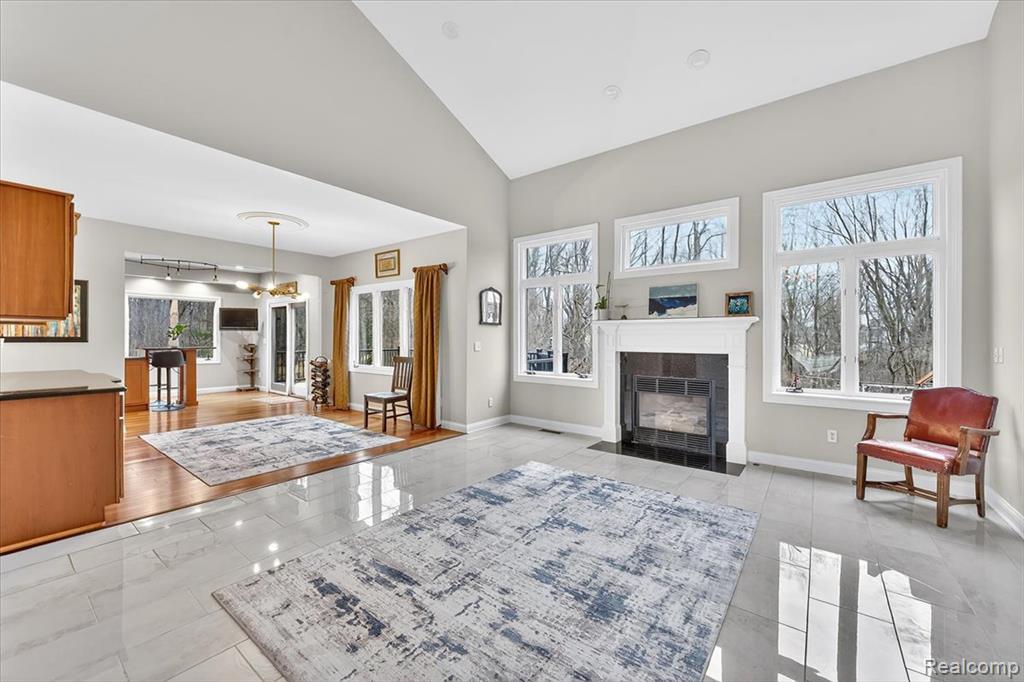 90 Creekwood Drive, Lake Orion, MI 48362 — Photo 9