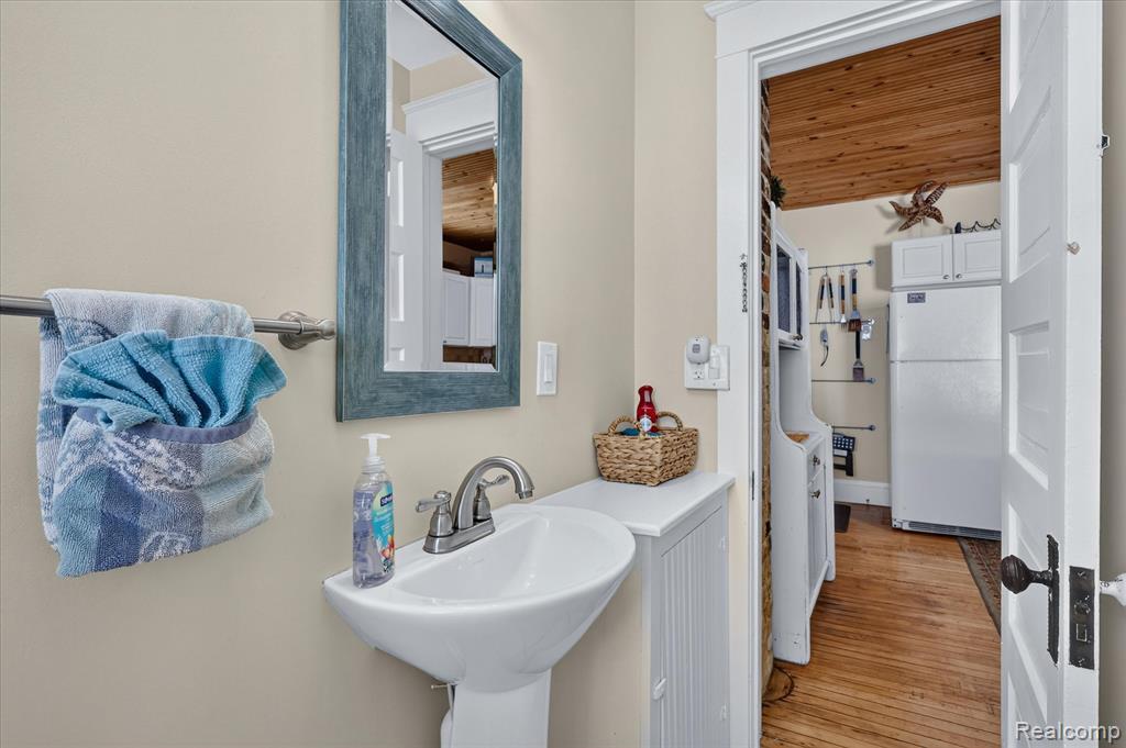 398 Howard Avenue, Grand Haven, MI 49417 — Photo 21