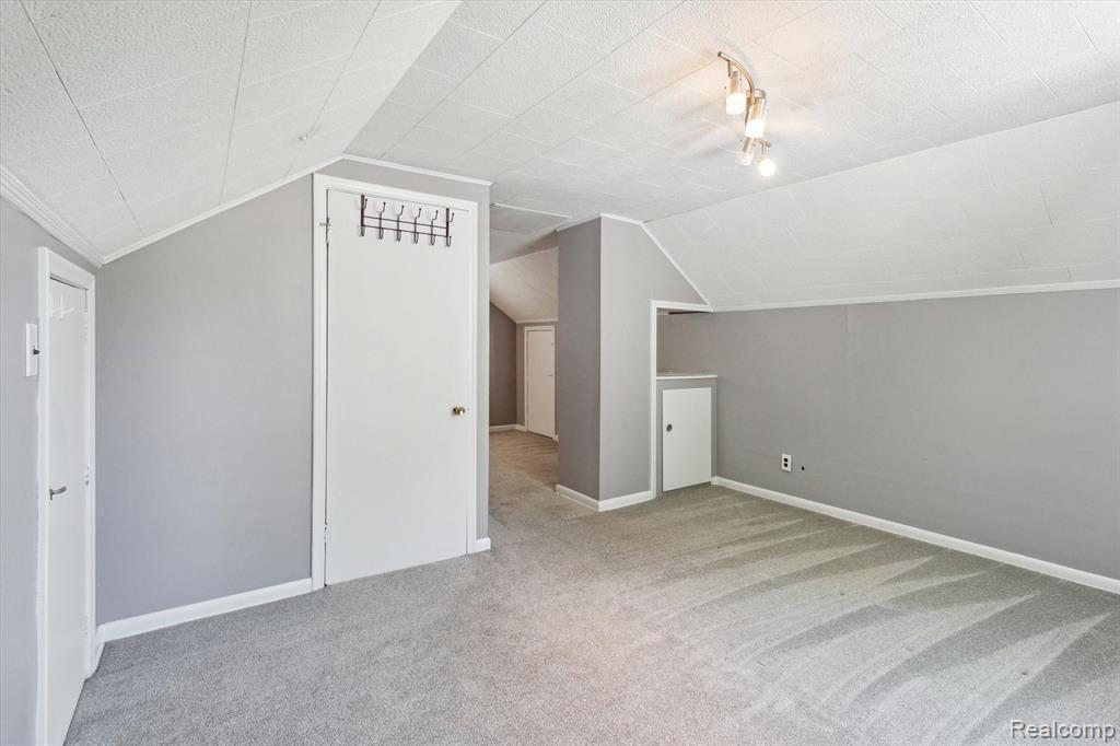 812 N KENWOOD Avenue, Royal Oak, MI 48067 — Photo 30