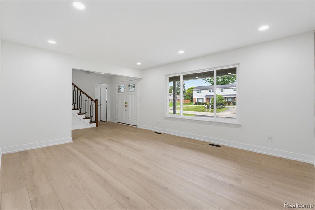 6780 Lee Crest Drive, West Bloomfield, MI — Photo 21