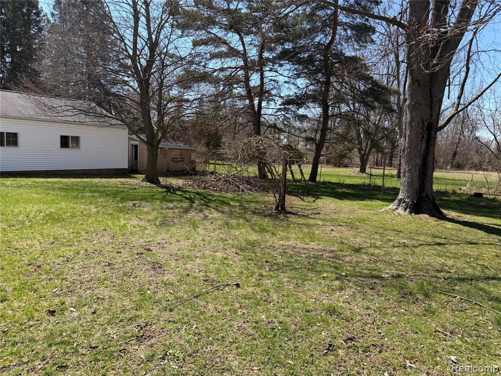 413 Bridson Street, Fenton, MI 48430 — Photo 4
