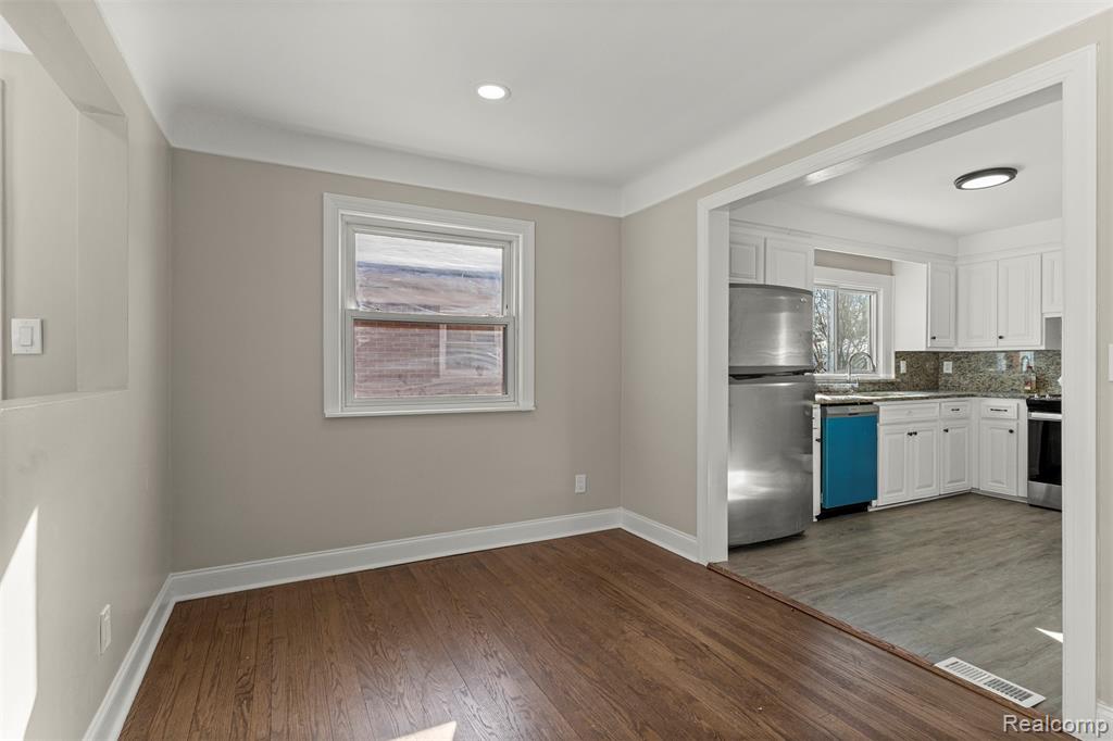 9327 Columbia, Redford, MI 48239 — Photo 10