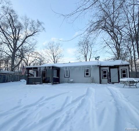 9726 Log Cabin Trail, White Lake, MI