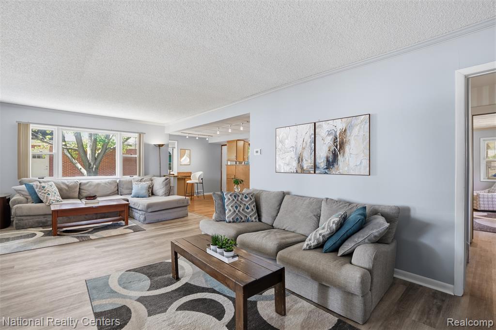 3889 Lakewood Drive, Waterford, MI 48329 — Photo 17