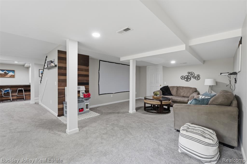 7829 Hillside Lakes Drive, Brighton, MI 48116 — Photo 9