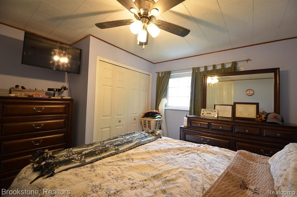 10083 HEGEL Road, Goodrich Vlg, MI — Photo 45