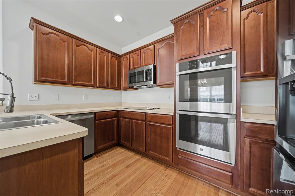 638 W Bluff Court, 31, Rochester Hills, MI 48307 — Photo 9
