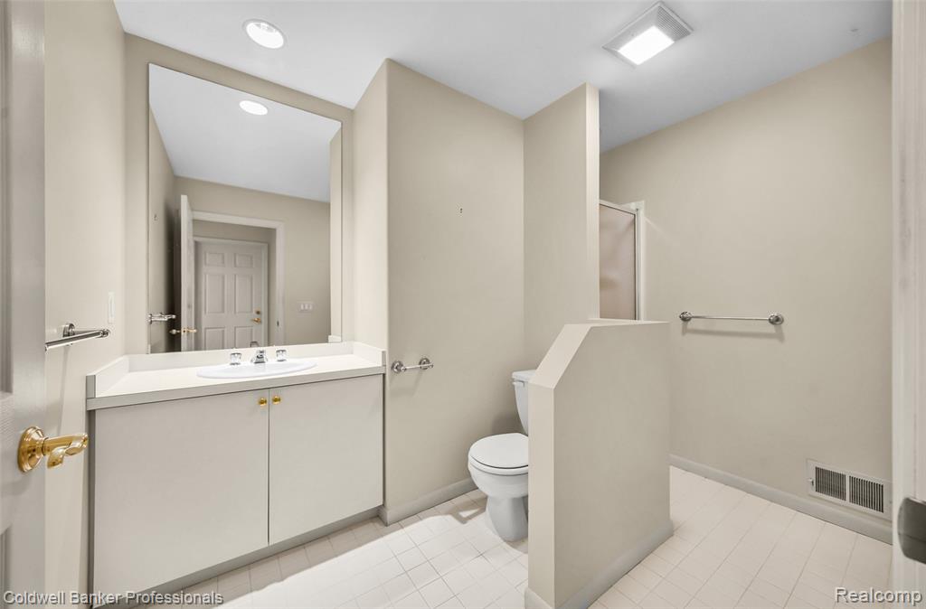 6560 Pleasant Lake Court, 11, West Bloomfield, MI — Photo 47
