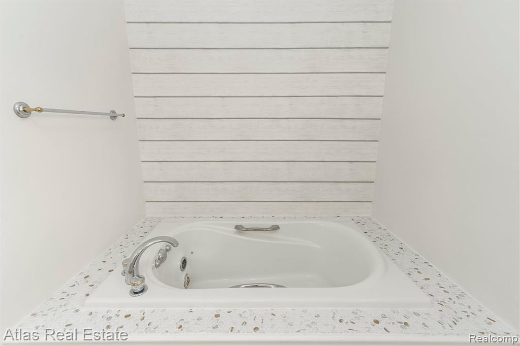 7371 BURPEE Road, Grand Blanc, MI 48439 — Photo 38
