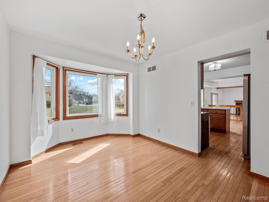 5079 W POND Circle, West Bloomfield, MI 48323 — Photo 8