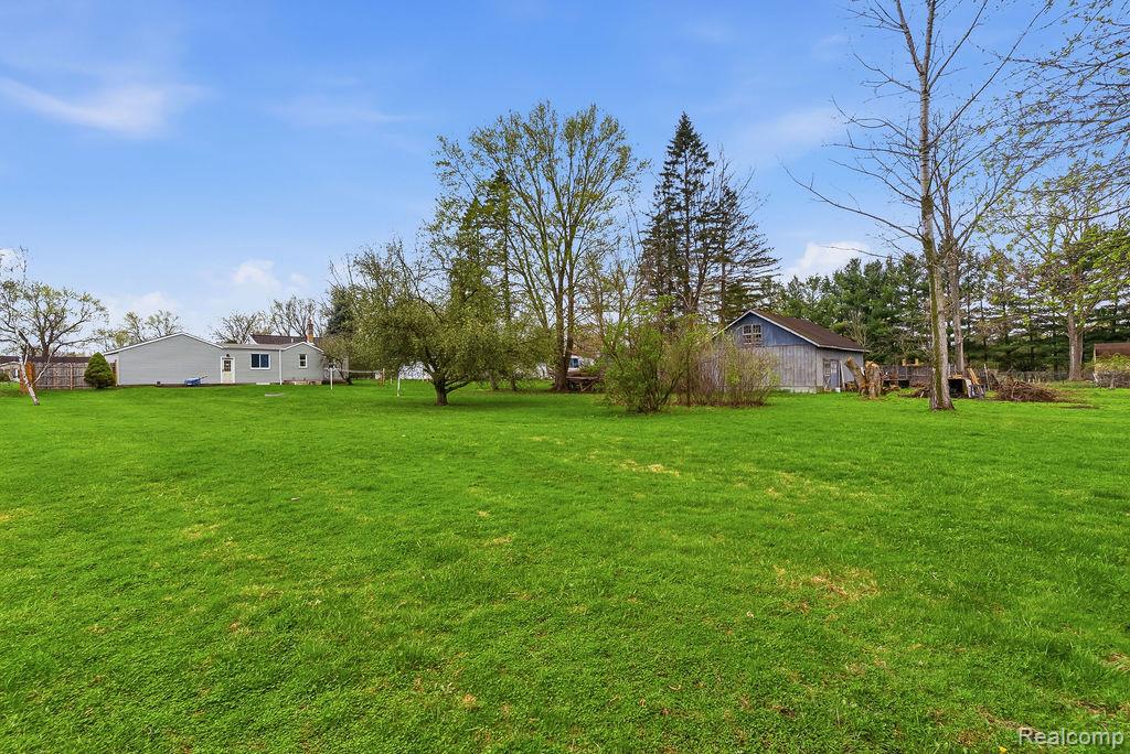 5101 Kendall Drive, Burton, MI 48509 — Photo 32