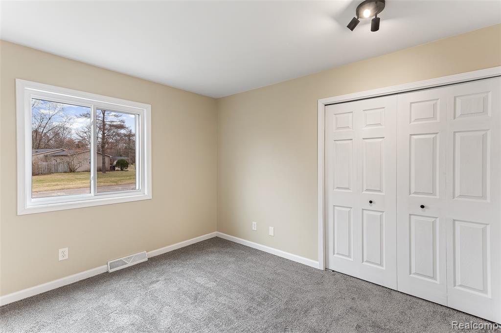 3745 Capitol Way, Highland, MI 48356 — Photo 17