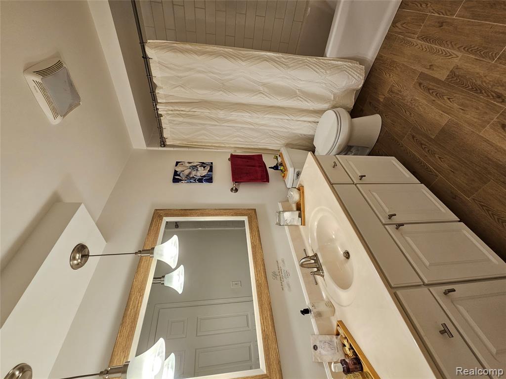 1325 Beach Drive, Orion, MI — Photo 16
