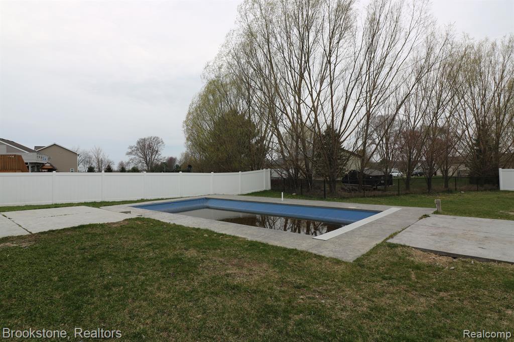 395 GENEVA Court, Howell, MI 48855 — Photo 32
