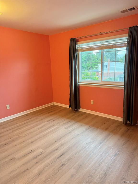 8260 Crestview Drive, Sterling Heights, MI 48312 — Photo 9