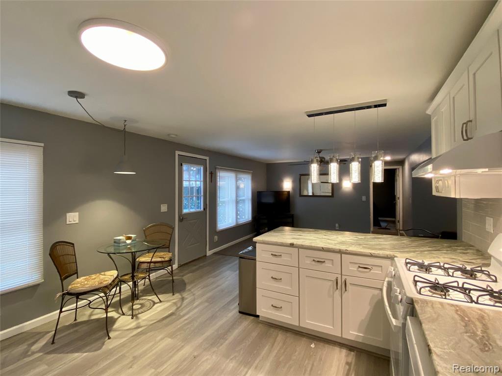 679 Menominee Drive, Howell, MI 48843 — Photo 8