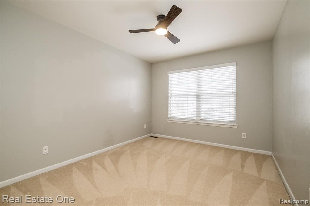 1092 CHESTNUT Lane, South Lyon, MI 48178 — Photo 43