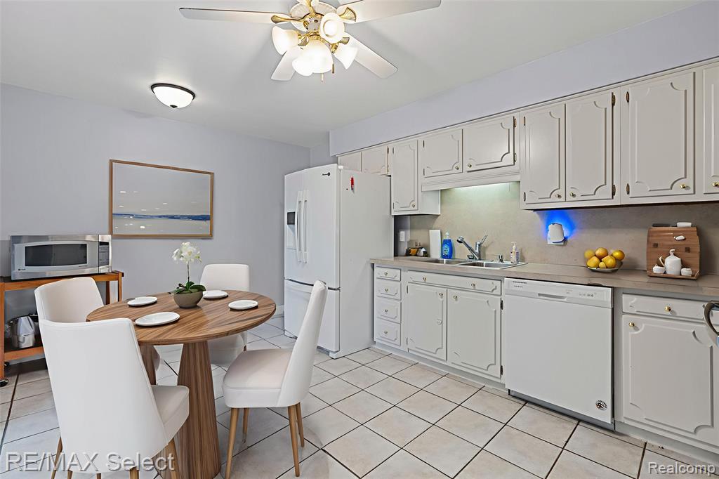 445 Bellewood Drive, Flushing, MI 48433 — Photo 4