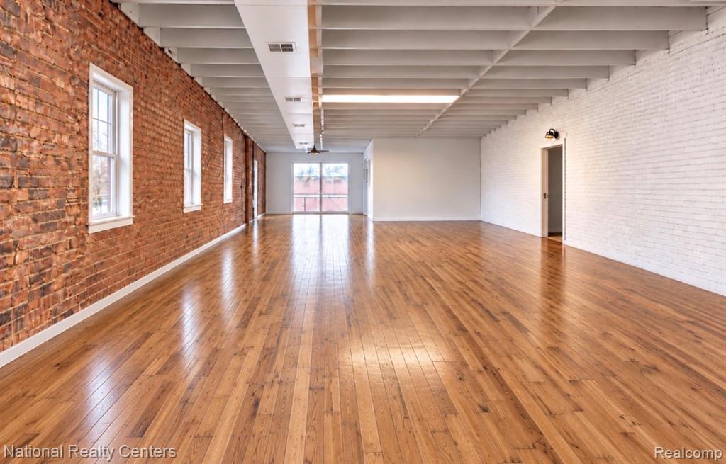 21 N Saginaw Street, Pontiac, MI 48342