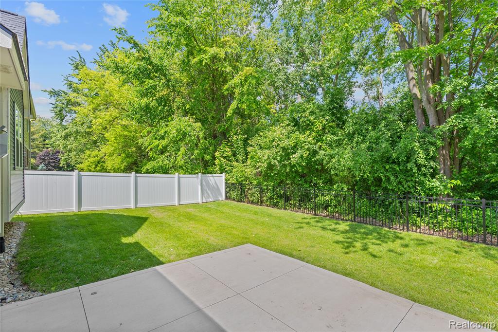 47467 Bayside Circle W, Chesterfield, MI 48047 — Photo 24