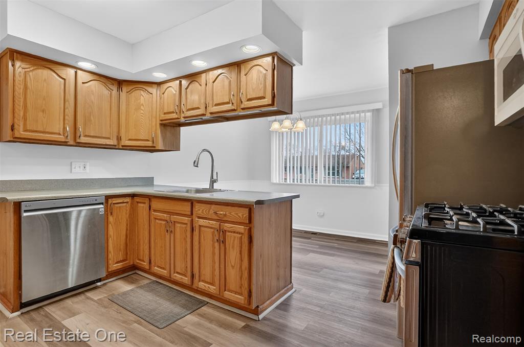 8232 Hillcrest Boulevard, Westland, MI — Photo 4
