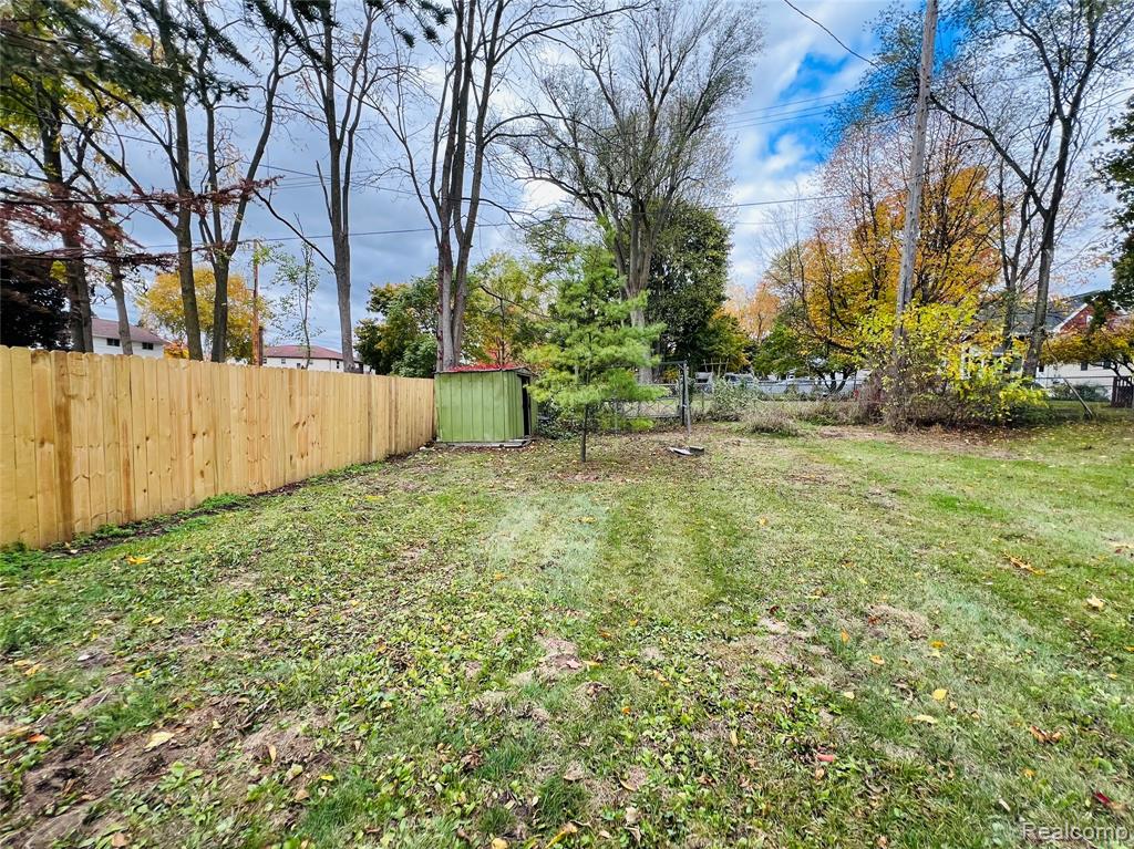 350 S Almont Avenue, Imlay City, MI 48444 — Photo 4