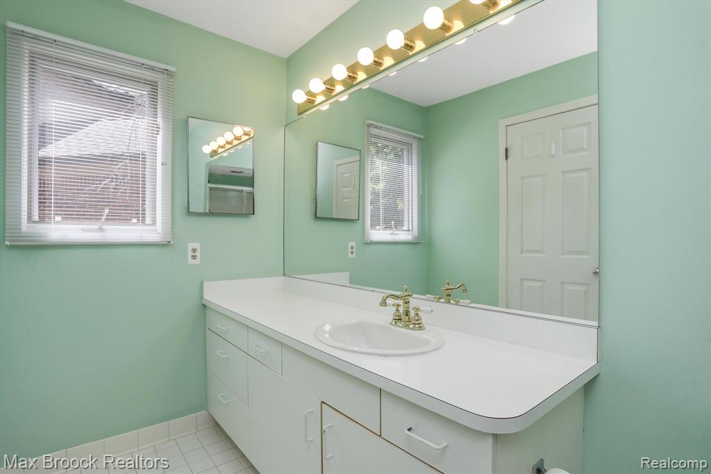 6257 GATEWOOD, West Bloomfield, MI — Photo 18
