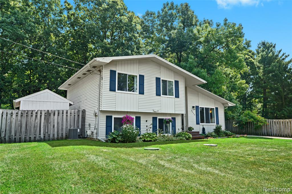 9438 Waite Drive, Fenton, MI 48430 — Photo 2