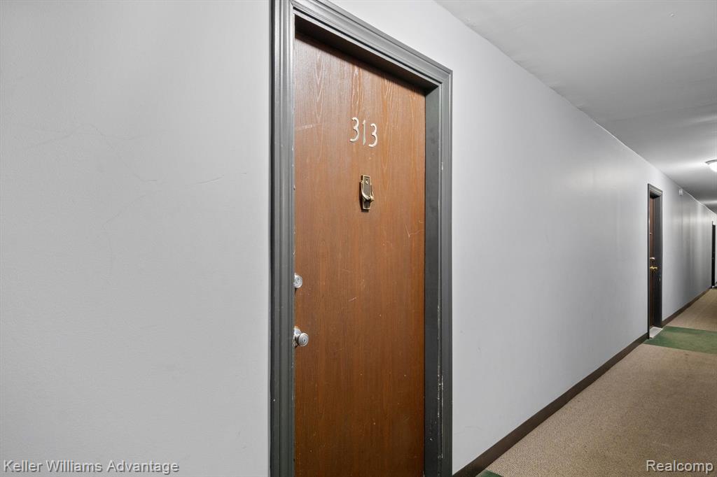 31993 W 12 MILE Road, 313, Farmington Hills, MI 48334 — Photo 3