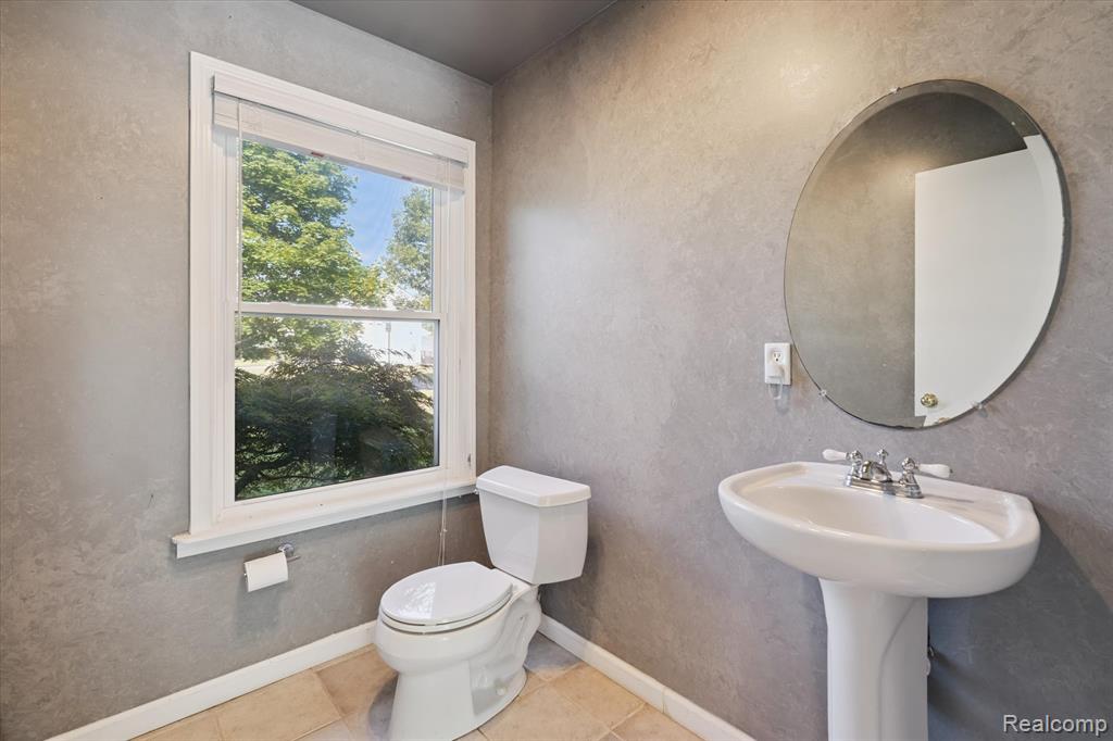 480 Andover Woods Drive, Fenton, MI 48430 — Photo 32