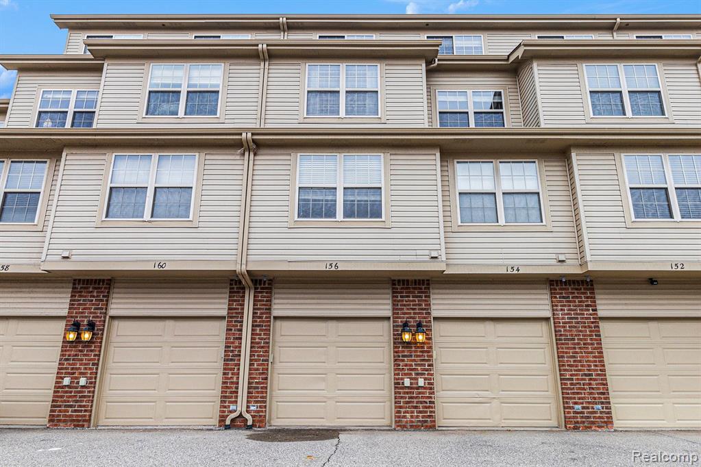 156 SANDY Lane, Walled Lake, MI 48390 — Photo 26