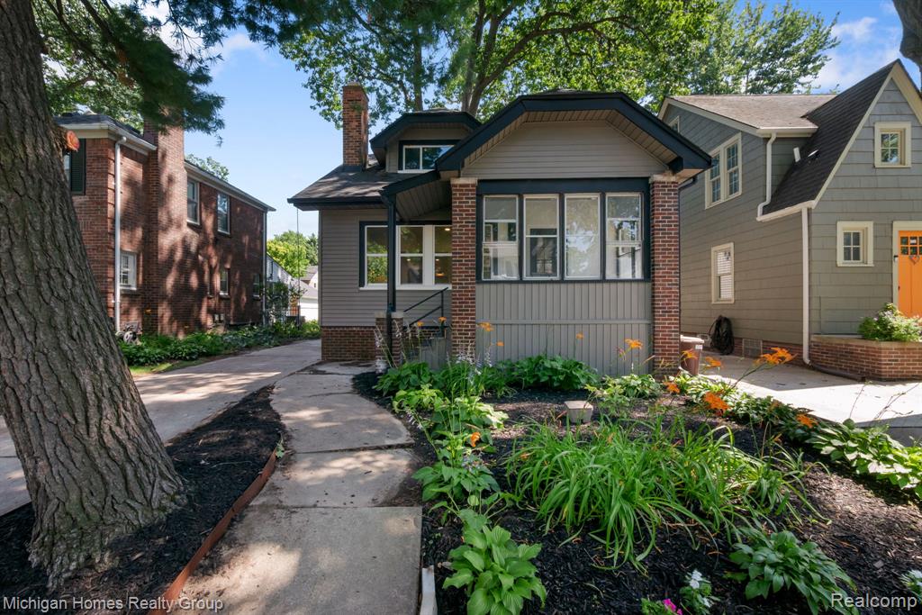 62 Wellesley Dr. Drive, Pleasant Ridge, MI — front exterior