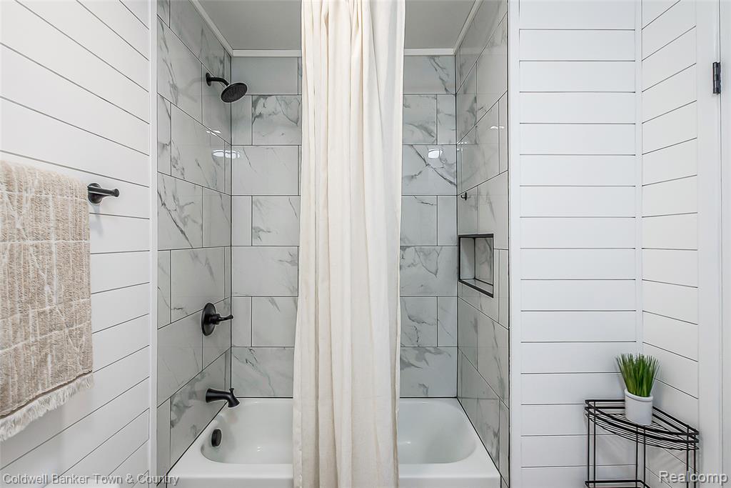 4225 N Tipsico Lake Road, Hartland, MI 48353 — Photo 22