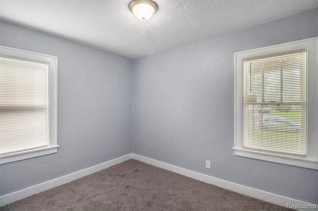 570 E KENNETT Road, Pontiac, MI 48340 — Photo 16